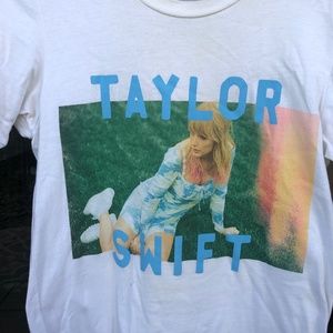 Taylor Swift Grassy Photo T-Shirt
